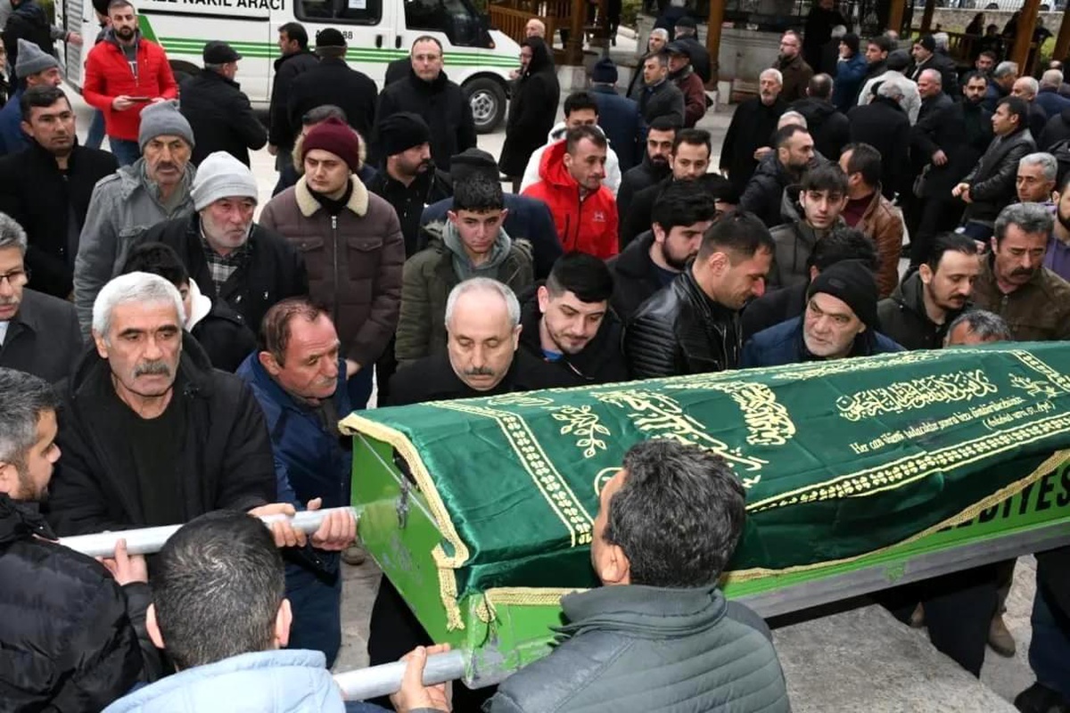 Samsun\'da aydınlatma direğine çarpan otomobilin hurdaya döndüğü kazada sürücü hayatını kaybetti