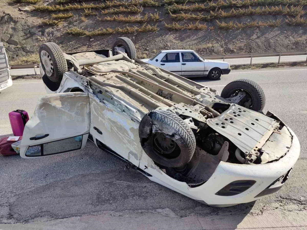 Kırıkkale\'de Kontrolden Çıkan Otomobil Takla Attı: 4 Kişi Yara Almadan Kurtuldu