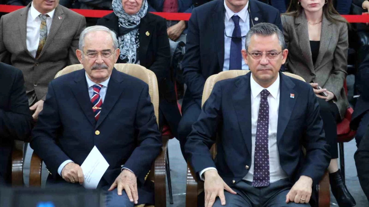 CHP Genel Başkanı Özgür Özel, Yılmaz Büyükerşen\'in CHP\'li belediyelerin genel koordinatörü olacağını açıkladı