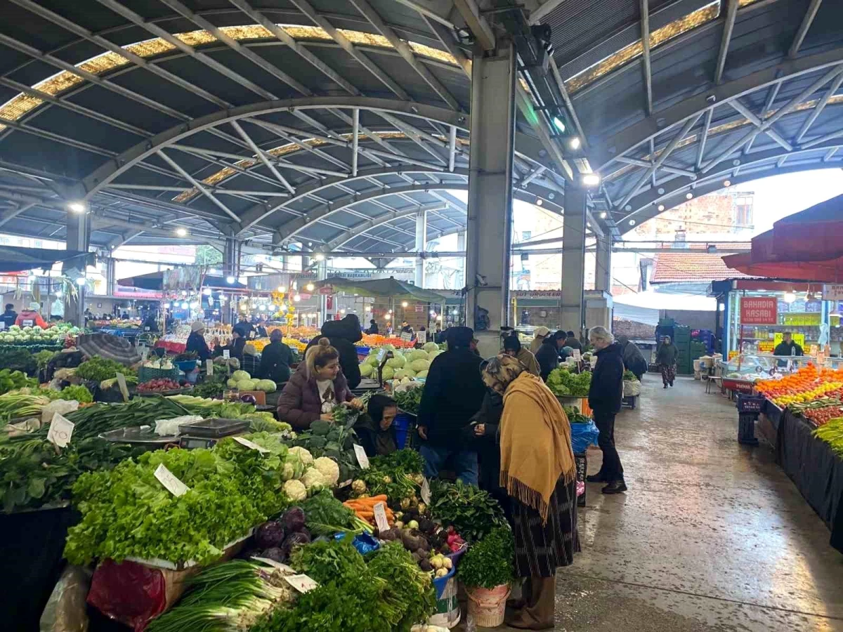 Zonguldak Halk Pazarında Uygun Fiyatlar Yoğun İlgi Gördü