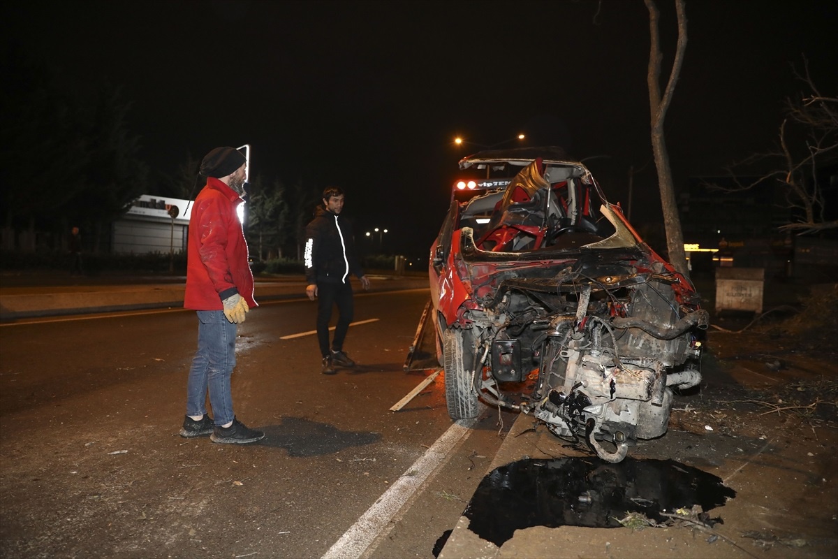 Pendik\'te trafik kazası: 3 kişi yaralandı