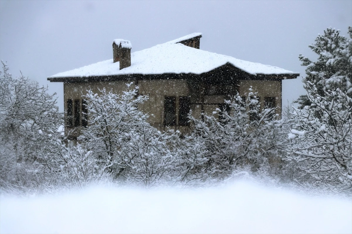 Safranbolu\'da Kar Yağışı: Tarihi Yapılar Beyaza Büründü