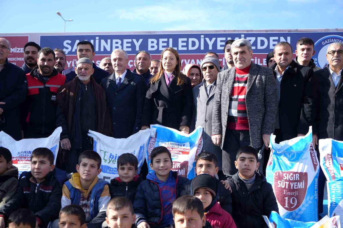 Şahinbey Belediyesi 7 Bin Ton Hayvan Yemi Dağıttı