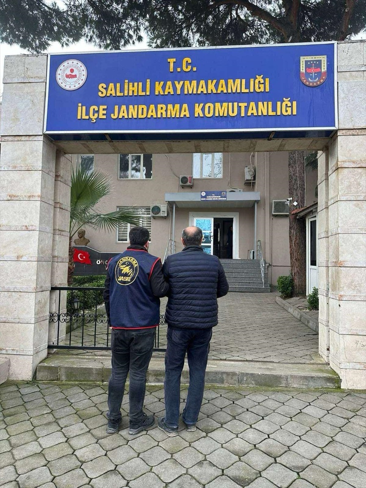 Salihli\'de 62 Yıl Hapis Cezası Bulunan Firari Hükümlü Yakalandı