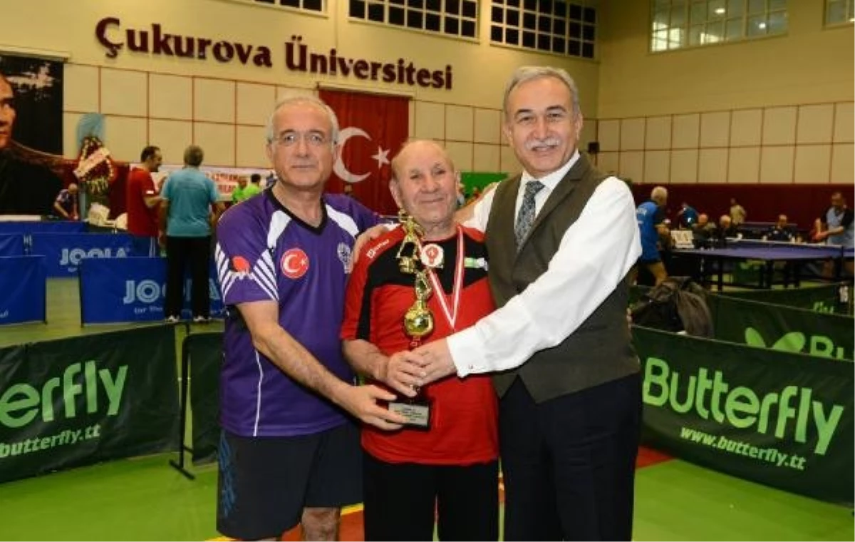 87 yaşındaki emekli öğretmen Türkiye\'nin en yaşlı masa tenisi sporcusu