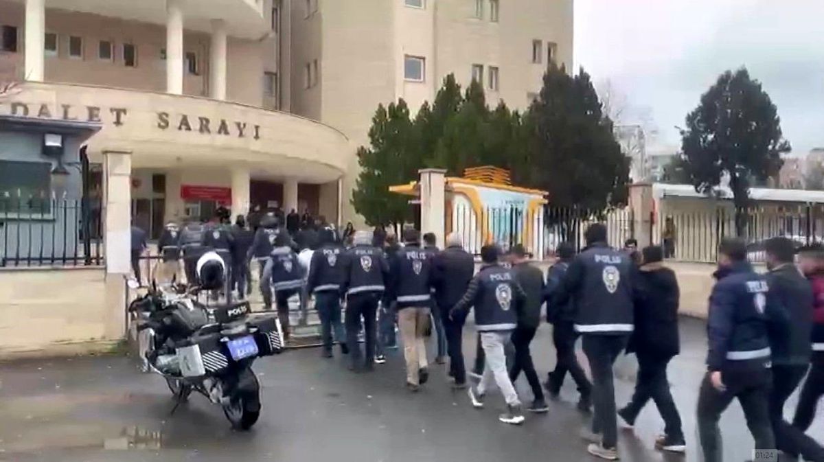 Şanlıurfa\'da gerçekleştirilen silah ticareti operasyonunda 8 kişi tutuklandı