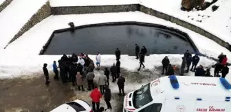 Bitlis'te Beş Minare Akademi Düşünce Derneği üyeleri sıfırın altında 6 derecede gölete girdi