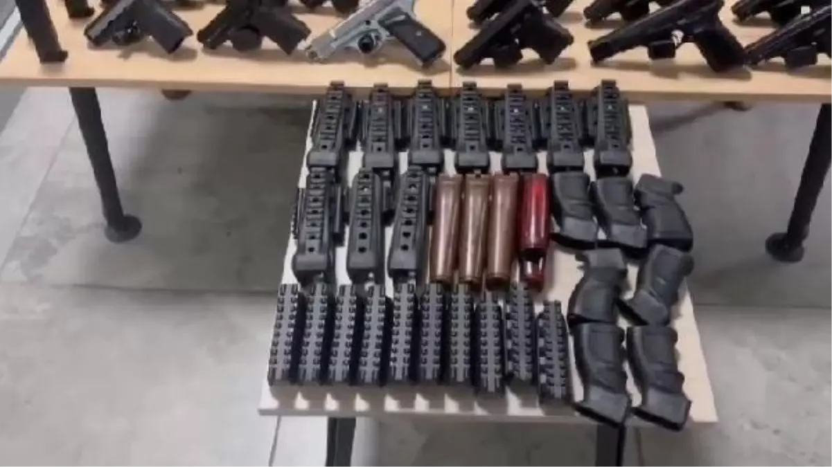 Şırnak'ta 26 ruhsatsız tabanca ve mühimmat ele geçirildi, iş yeri sahibi tutuklandı