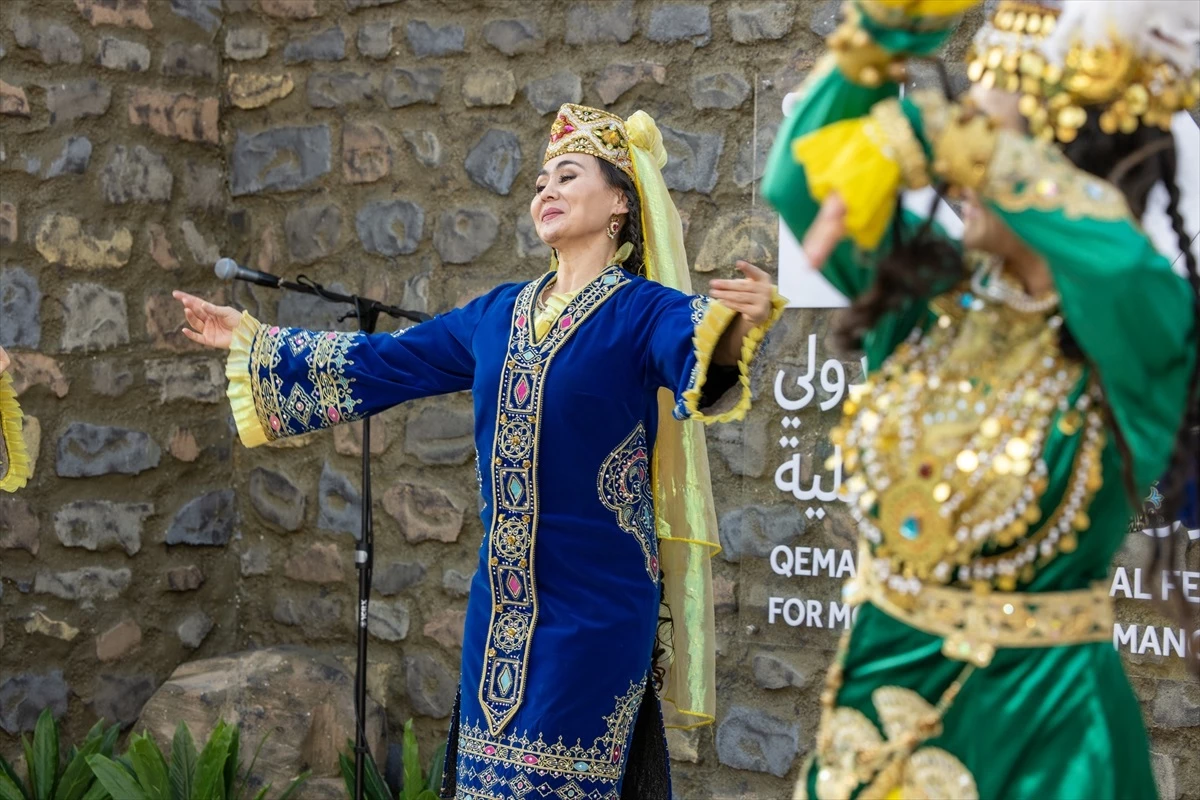 Özbekistan\'ın \'Lazgi\' Dansı Suudi Arabistan\'da İlgi Odağı Oldu
