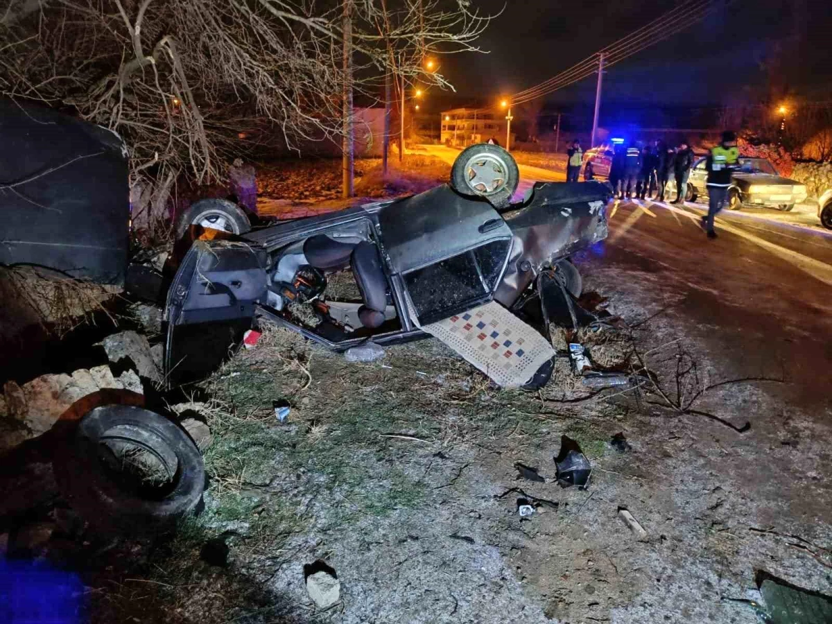 Afyonkarahisar\'da Tofaş otomobil takla attı: 4 yaralı