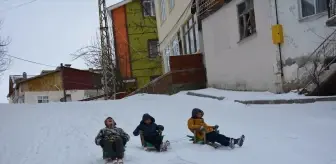Tokat'ta Kar Sevinci: Çocuklar Kızakla Kaydı