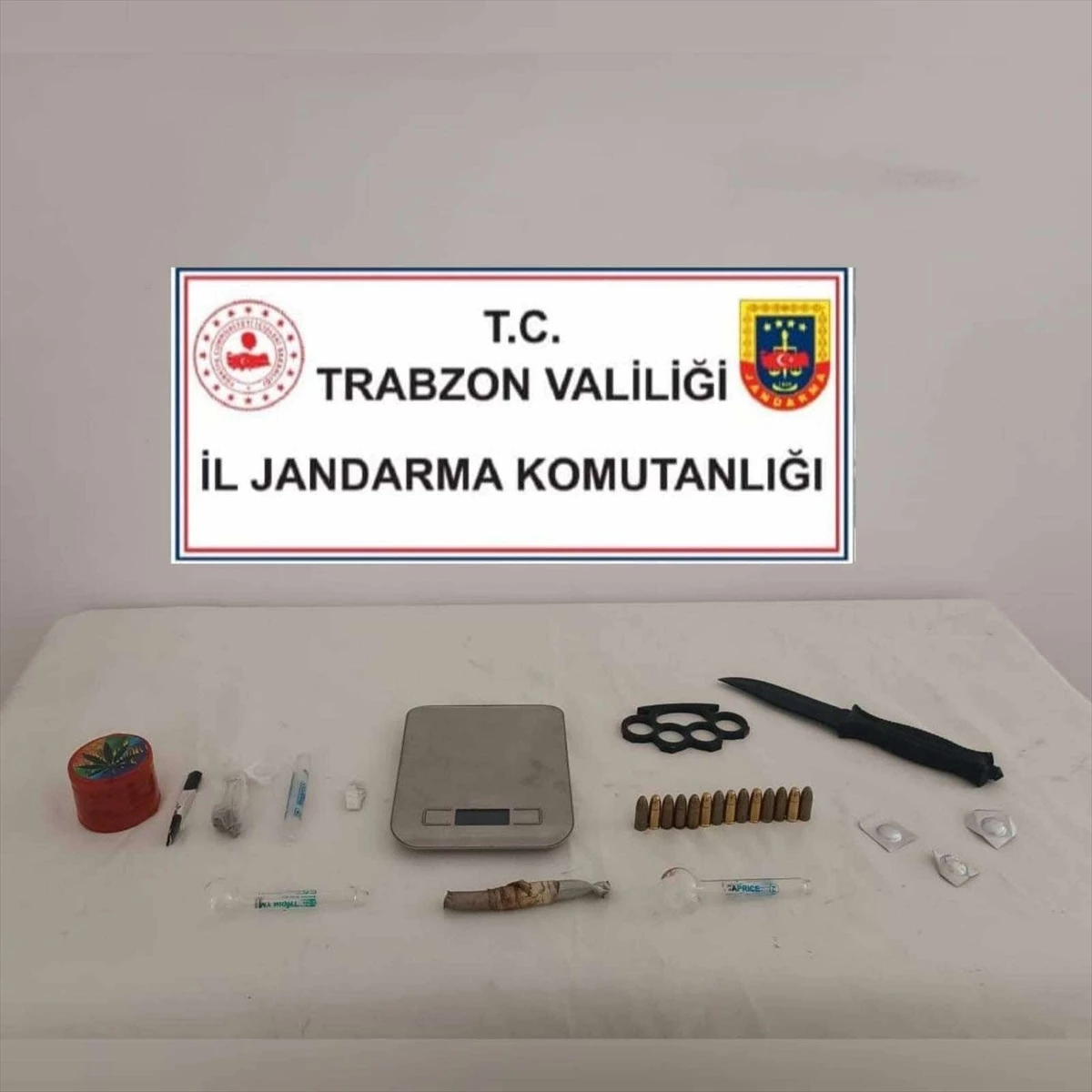 Trabzon\'da kaçakçılık operasyonunda 3 kişi gözaltına alındı