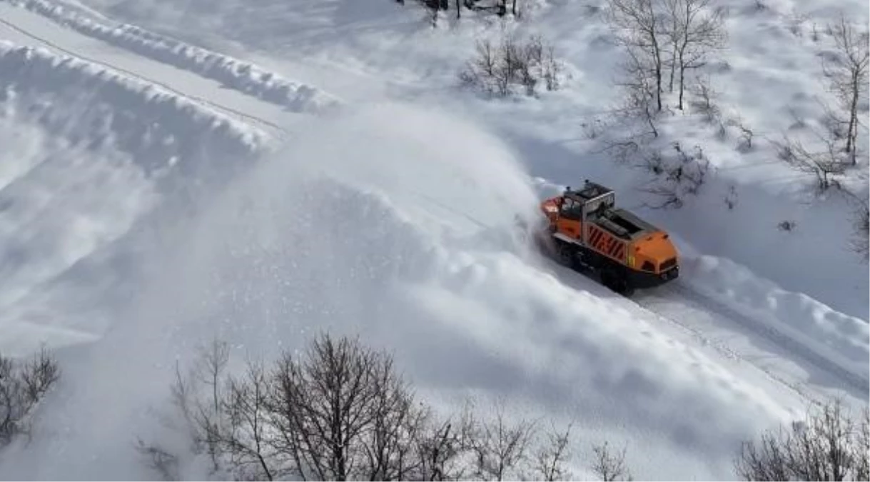 Tunceli ve Bingöl\'de Kar Yağışı: 229 Köy Yolu Ulaşıma Kapandı