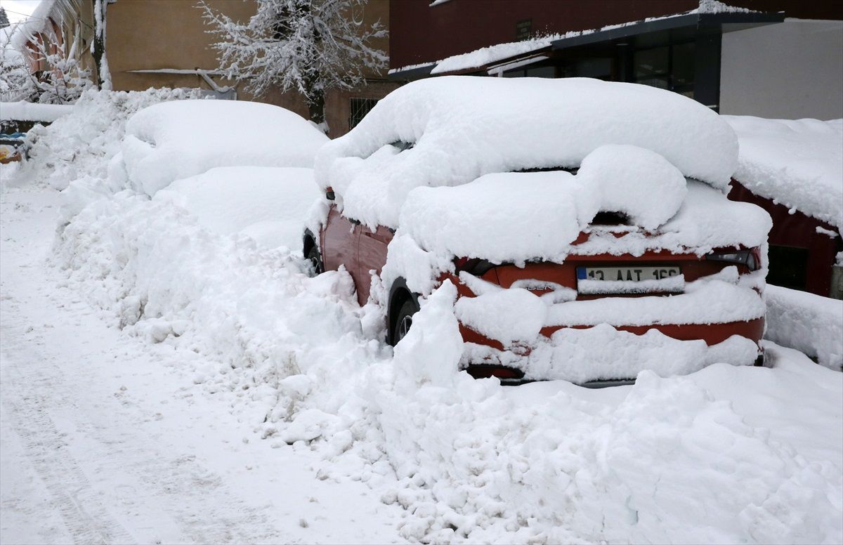 Van, Bitlis, Hakkari ve Muş\'ta 1444 yerleşim birimine ulaşım sağlanamıyor
