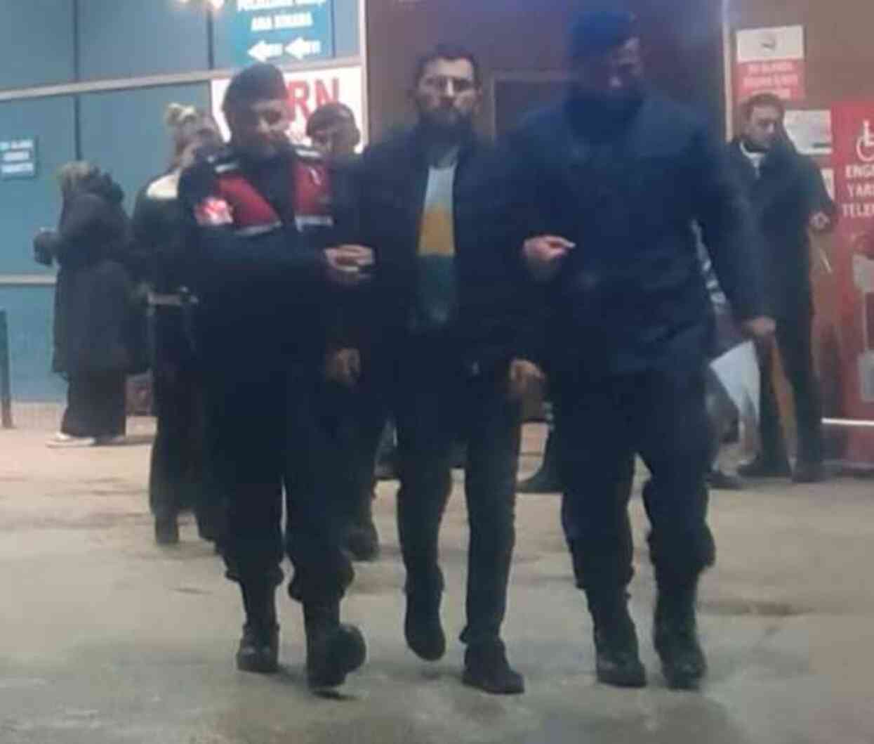 Zihinsel engelli genç, annesini defalarca bıçaklayarak öldürdü Zihinsel engelli genç, annesini defalarca bıçaklayarak öldürdü