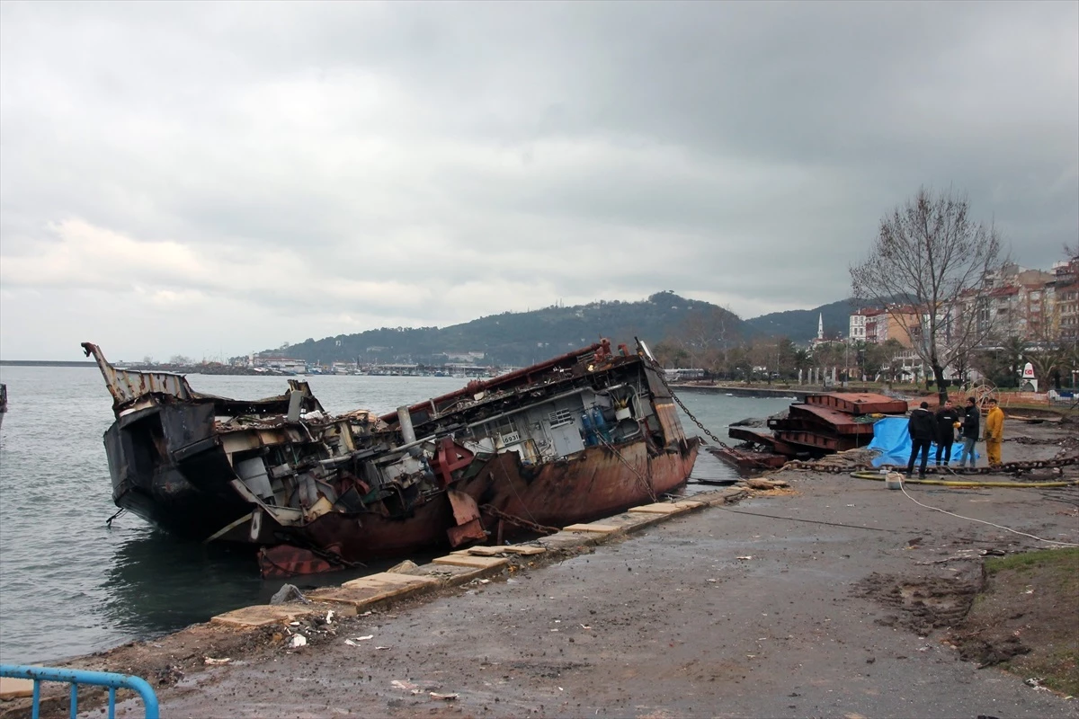 Zonguldak\'ta batan gemide kayıp 7 kişinin arama çalışmaları devam ediyor