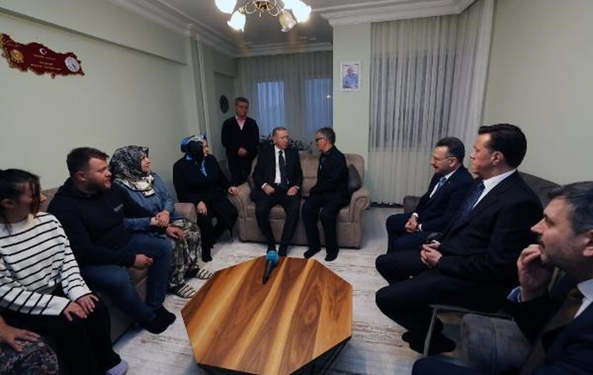 Cumhurbaşkanı Erdoğan, şehit Sözleşmeli Er Evcin\'in ailesine taziye ziyaretinde bulundu