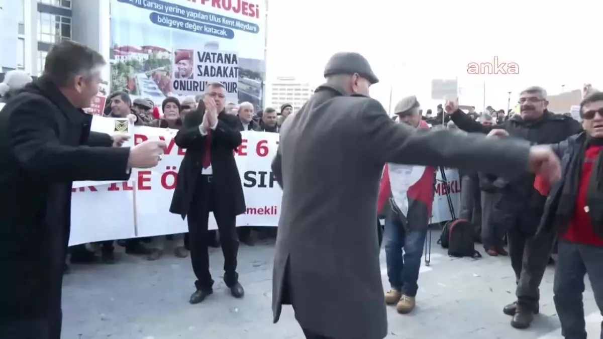 Geçinemeyen Emekli Astsubaylar Öfkeli. Emekli Astsubay Hüseyin Tunç: "Bizi Dağlarda Teröristler Öldüremedi Ama Açlık Öldürecek. Yeter, Sıkıldık"