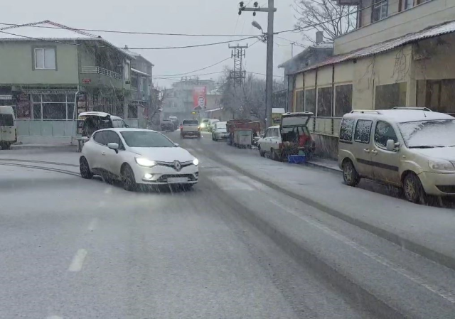 İstanbul'un Silivri ilçesinde kar yağışı etkili oldu