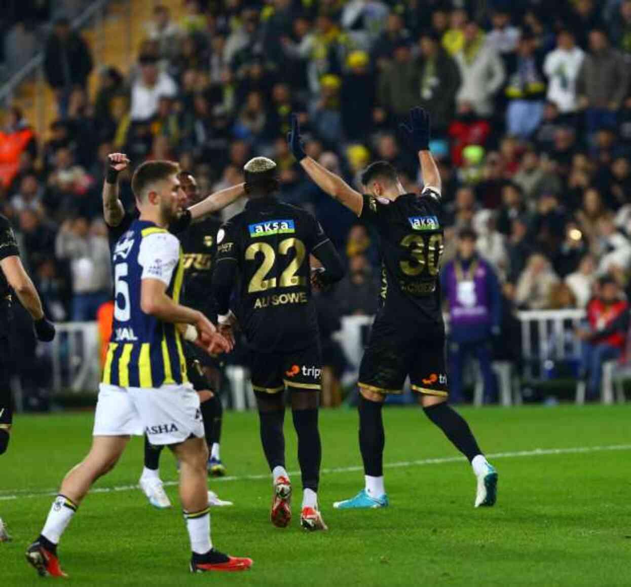 Kadıköy'de 3 puan Kanarya'nın! Fenerbahçe, Ankaragücü'nü de devirdi