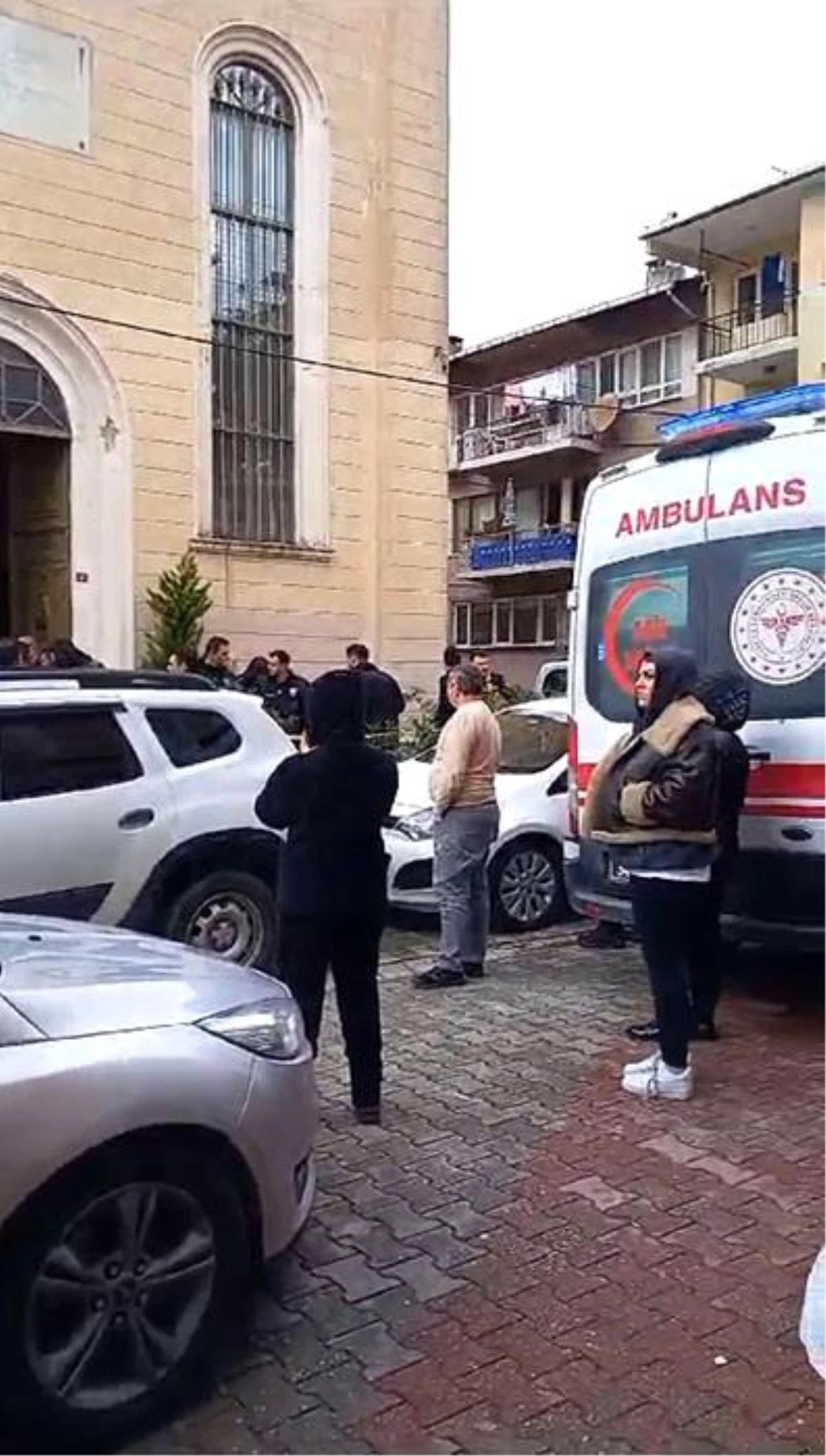 Sarıyer\'de İtalyan Kilisesi\'nde silahlı saldırı: Polis ve sağlık ekipleri olay yerine sevk edildi