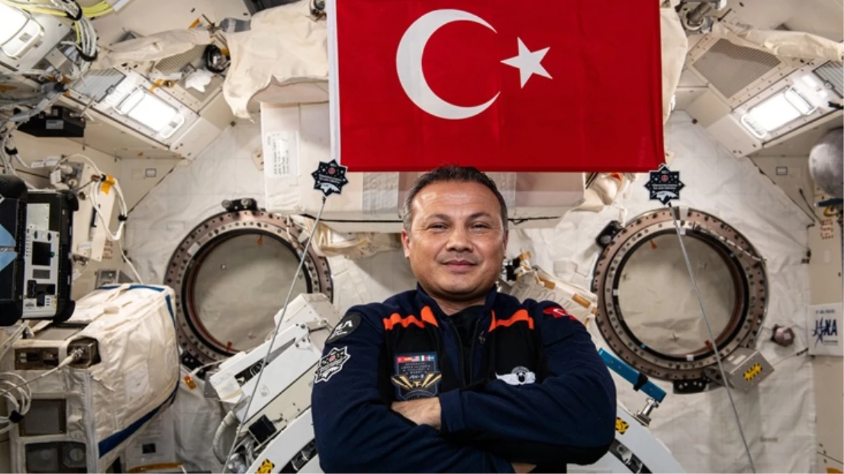 Uzaydan dünyaya dönüş rotası nasıl olacak? Türkiye\'nin ilk astronotu Alper Gezeravcı canlı yayında anlattı