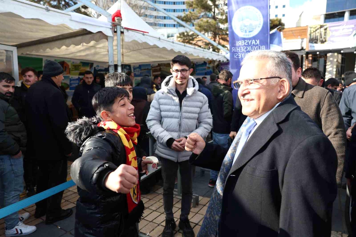 Başkan Büyükkılıç, Büyükşehir Belediyesi\'nin çadırlarını ziyaret etti
