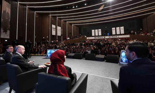 Cumhurbaşkanı Erdoğan: Gençlerimize taahhüt ettiklerimizi 8 ayda gerçekleştirdik Cumhurbaşkanı Erdoğan: Gençlerimize taahhüt ettiklerimizi 8 ayda gerçekleştirdik