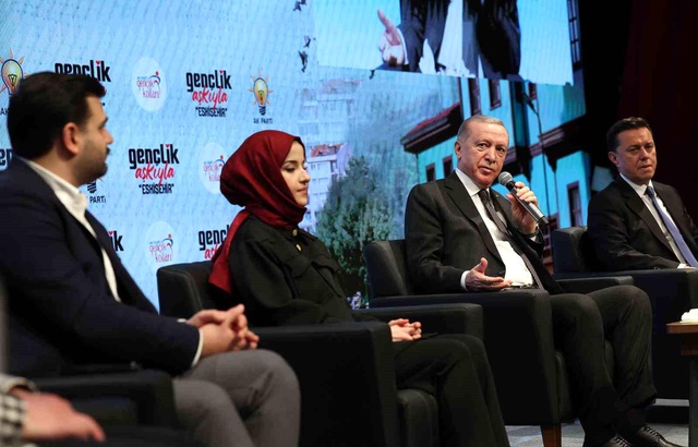 Cumhurbaşkanı Erdoğan: Gençlerimize taahhüt ettiklerimizi 8 ayda gerçekleştirdik Cumhurbaşkanı Erdoğan: Gençlerimize taahhüt ettiklerimizi 8 ayda gerçekleştirdik