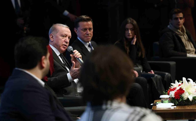 Cumhurbaşkanı Erdoğan: Gençlerimize taahhüt ettiklerimizi 8 ayda gerçekleştirdik Cumhurbaşkanı Erdoğan: Gençlerimize taahhüt ettiklerimizi 8 ayda gerçekleştirdik