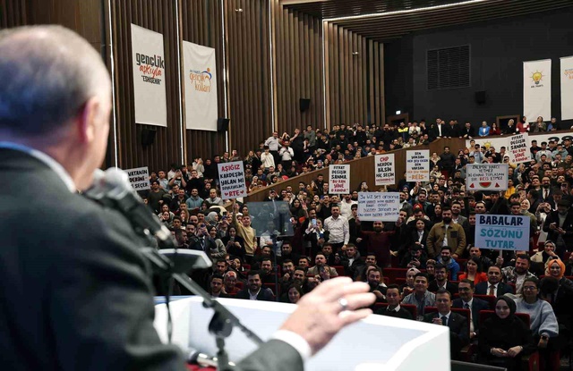 Cumhurbaşkanı Erdoğan: Gençlerimize taahhüt ettiklerimizi 8 ayda gerçekleştirdik Cumhurbaşkanı Erdoğan: Gençlerimize taahhüt ettiklerimizi 8 ayda gerçekleştirdik
