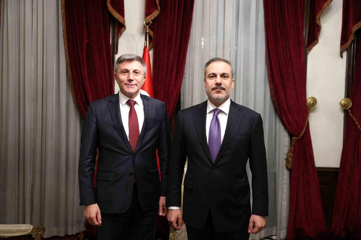 Dışişleri Bakanı Hakan Fidan, Bulgaristan\'da istifa eden HÖH Partisi Genel Başkanı ile görüştü