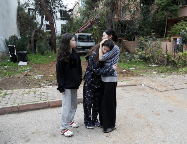 Eşi ve 2 kızını kış günü evden atan doçentten skandal sözler: Sokakta kalın bana ne