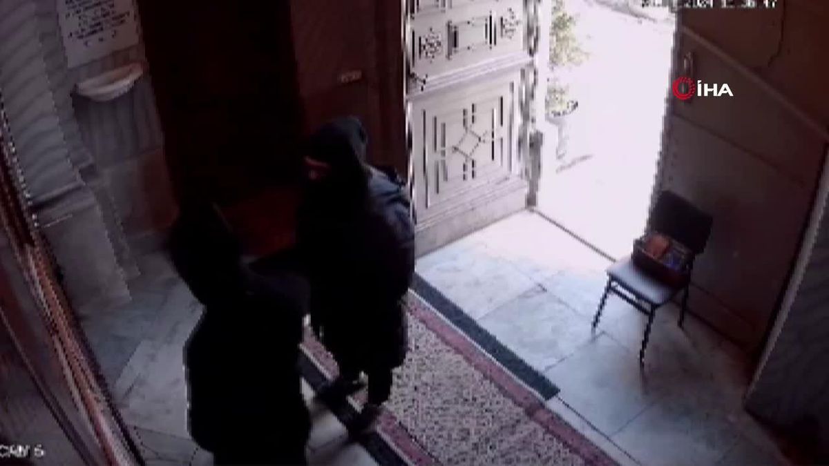 Kilise saldırısında saldırganların kullandığı otomobilin hareket halindeki görüntüsü ortaya çıktı