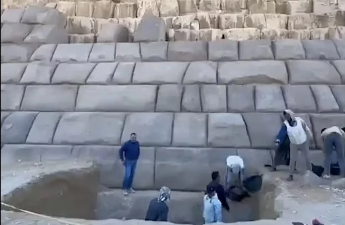 Mısır\'da Menkaure Piramidi Restorasyonu Eleştirilere Neden Oldu