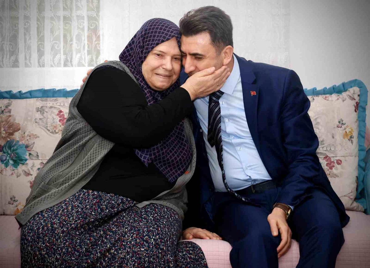 Bilecik Valisi Şefik Aygöl, şehit ailesinin acısını paylaştı