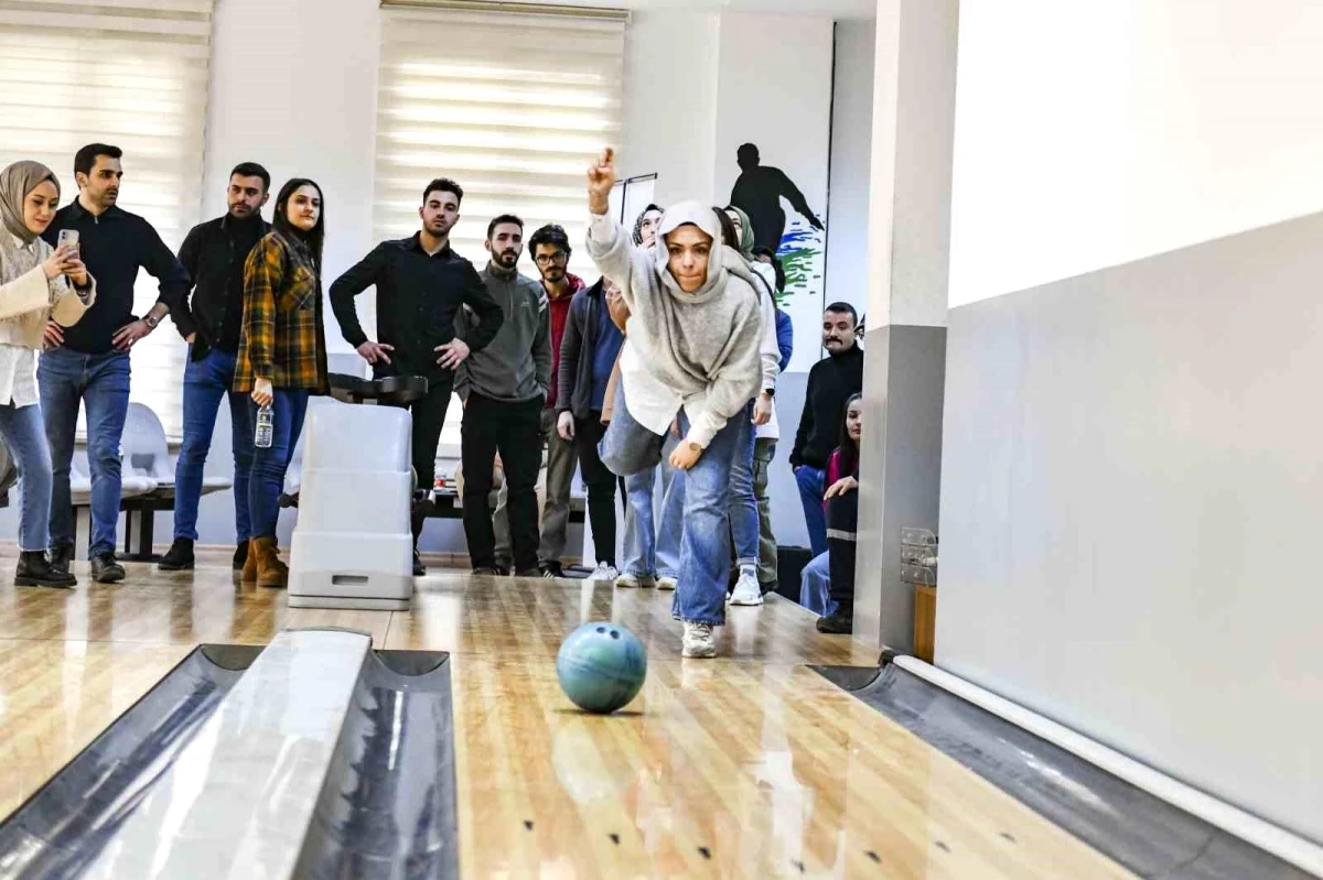Ankara Büyükşehir Belediyesi Üniversiteli Öğrencileri Bowling Turnuvasında Buluşturdu