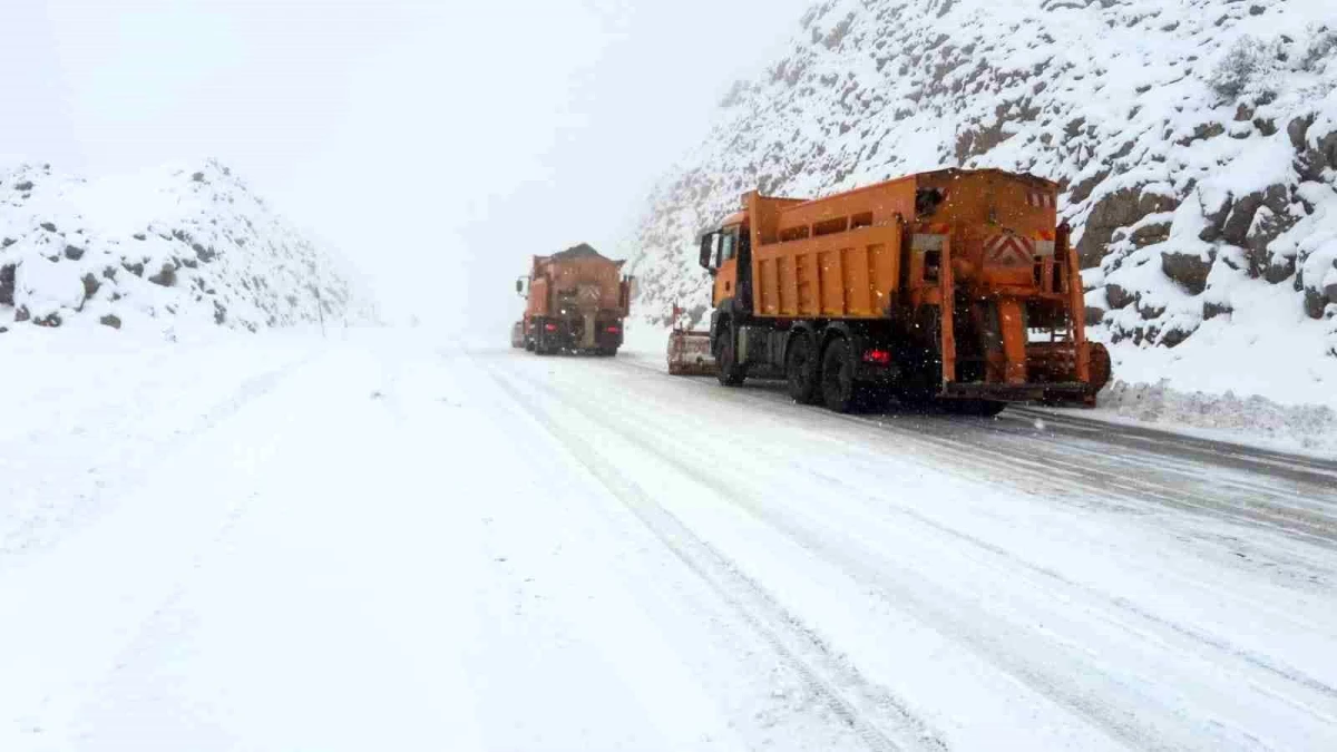 Antalya-Konya karayolu tırların geçişine kapatıldı, yol tekrar trafiğe açıldı