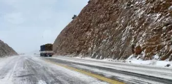 Antalya'da Kar Yağışı: Ulaşımda Aksamalar Yaşandı