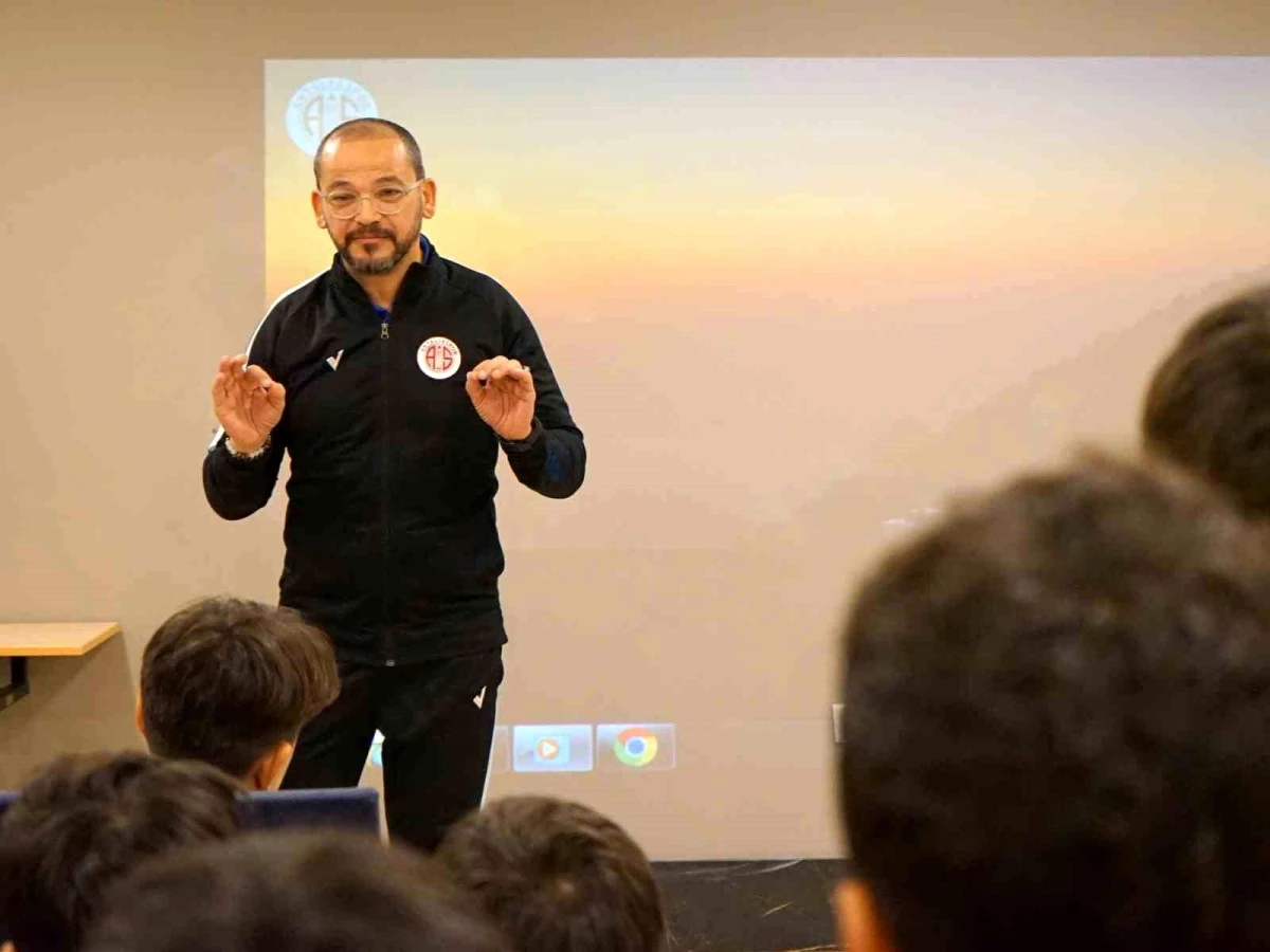 Antalyaspor Futbol Okulu Gelişim ve Kış Kampı\'nda Buluştu