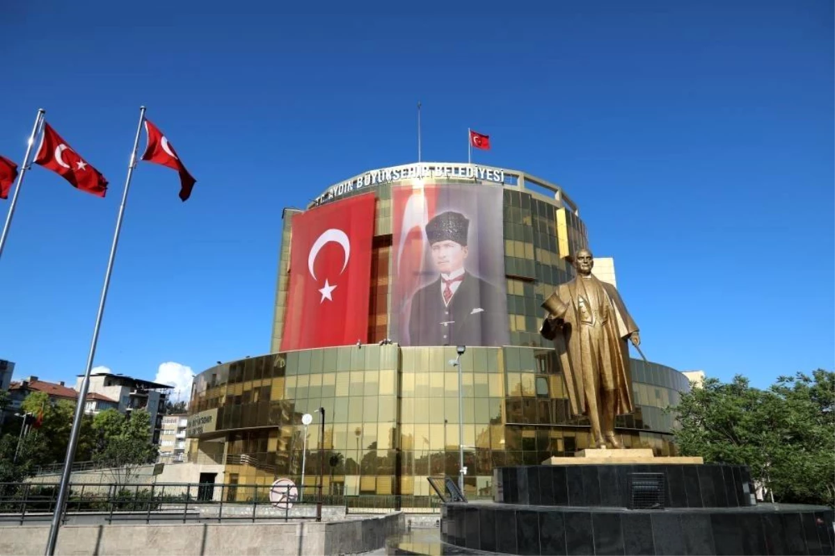 Aydın Büyükşehir Belediye Başkanı Özlem Çerçioğlu, en düşük ücretleri yükseltti