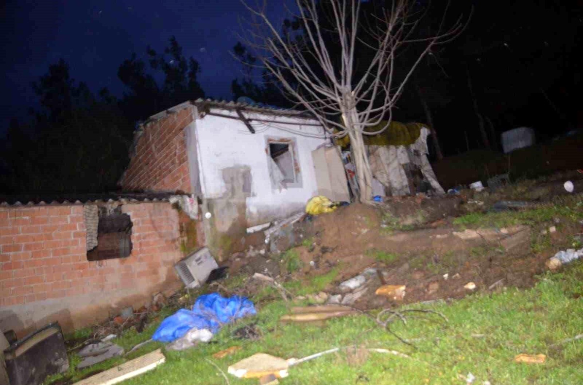 Jandarma, Bağ Evinden Hırsızlık Yapan Şahısları Yakaladı