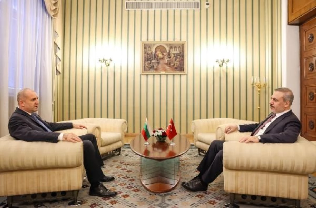 Dışişleri Bakanı Hakan Fidan, Bulgaristan Cumhurbaşkanı Rumen Radev tarafından kabul edildi