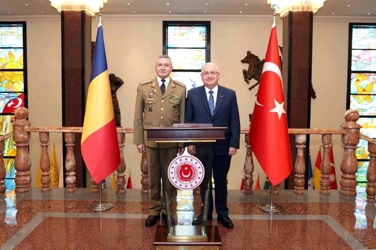 Milli Savunma Bakanı Yaşar Güler, Romanya Genelkurmay Başkanı Orgeneral Gheorghita Vlad\'ı kabul etti