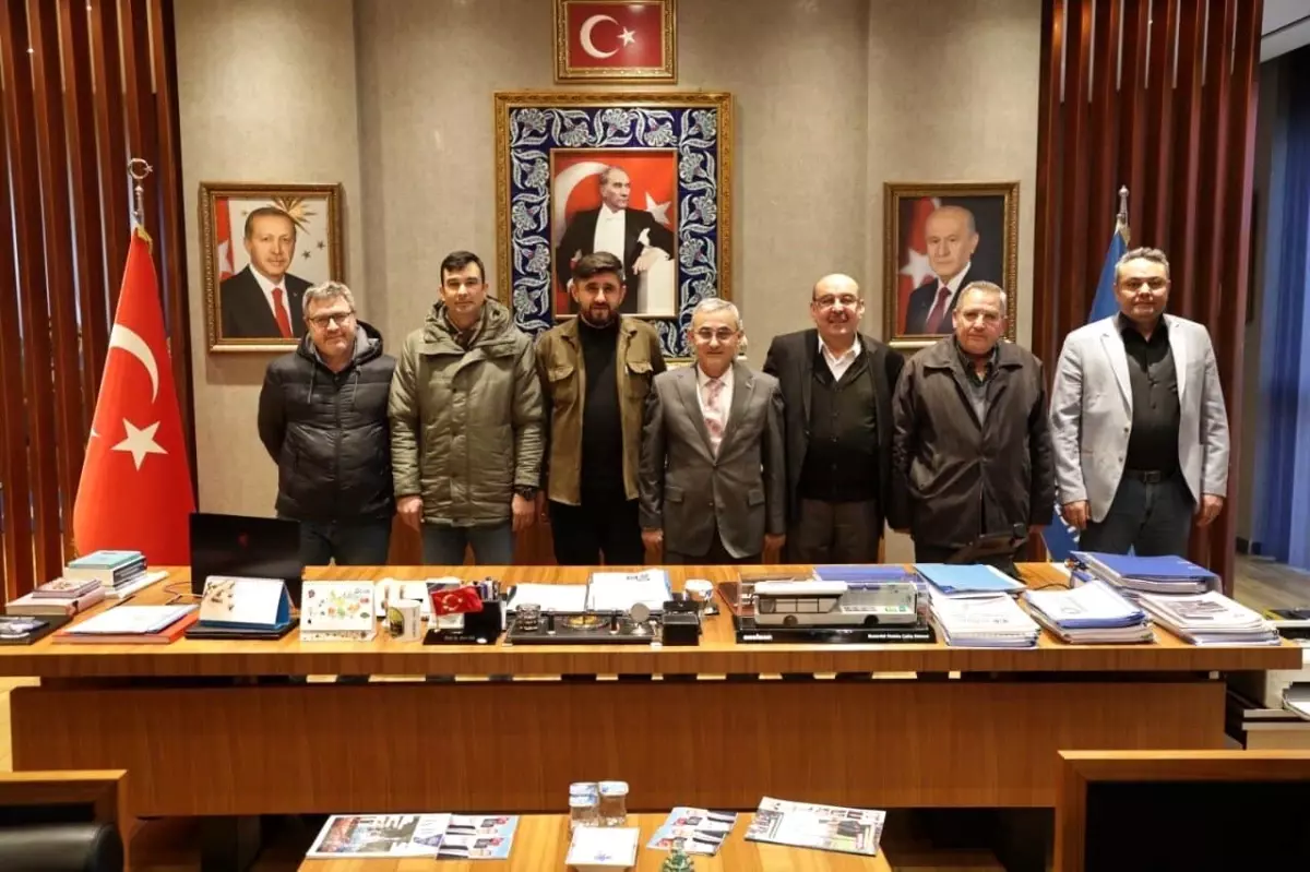 Kütahya Belediye Başkanı Prof. Dr. Alim Işık, Kütahya İşportacılar Esnaf Odası Başkanı ve Yönetimini Ağırladı