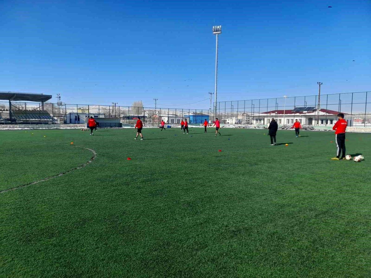 Ali Uçum, Kars 36 Spor Kulüp Başkanlığı\'na geri döndü