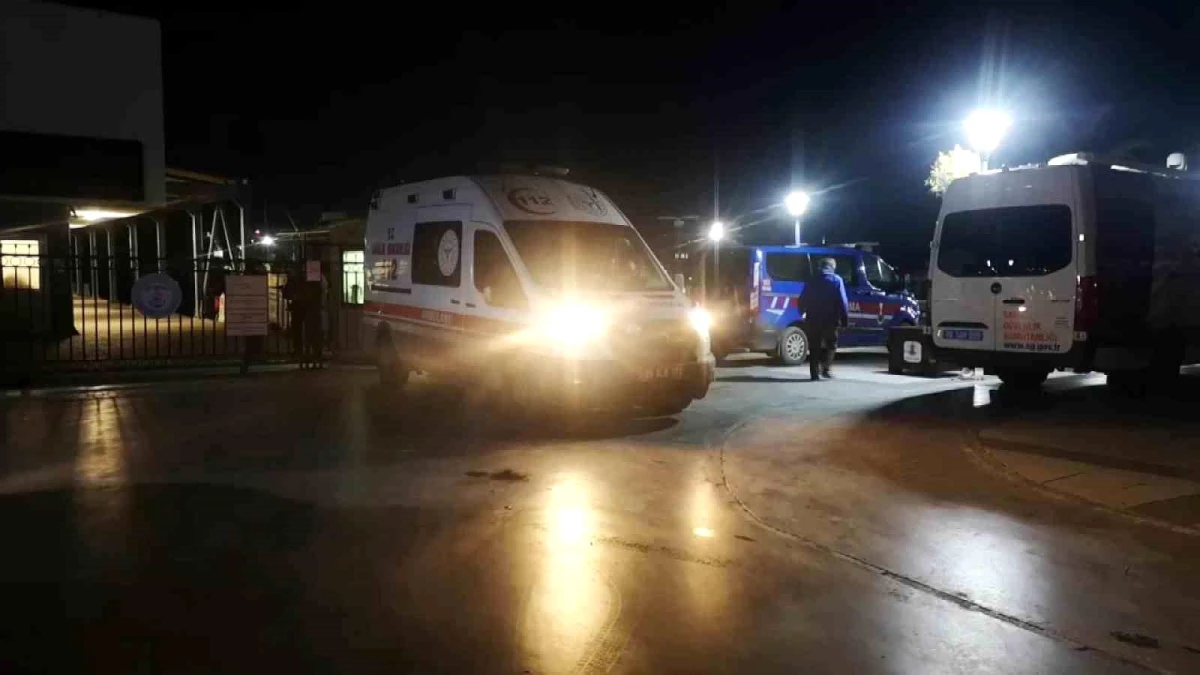 İzmir\'de Balıkçı Teknesi Batması: 3 Kişi Öldü, 5 Kişi Yaralı