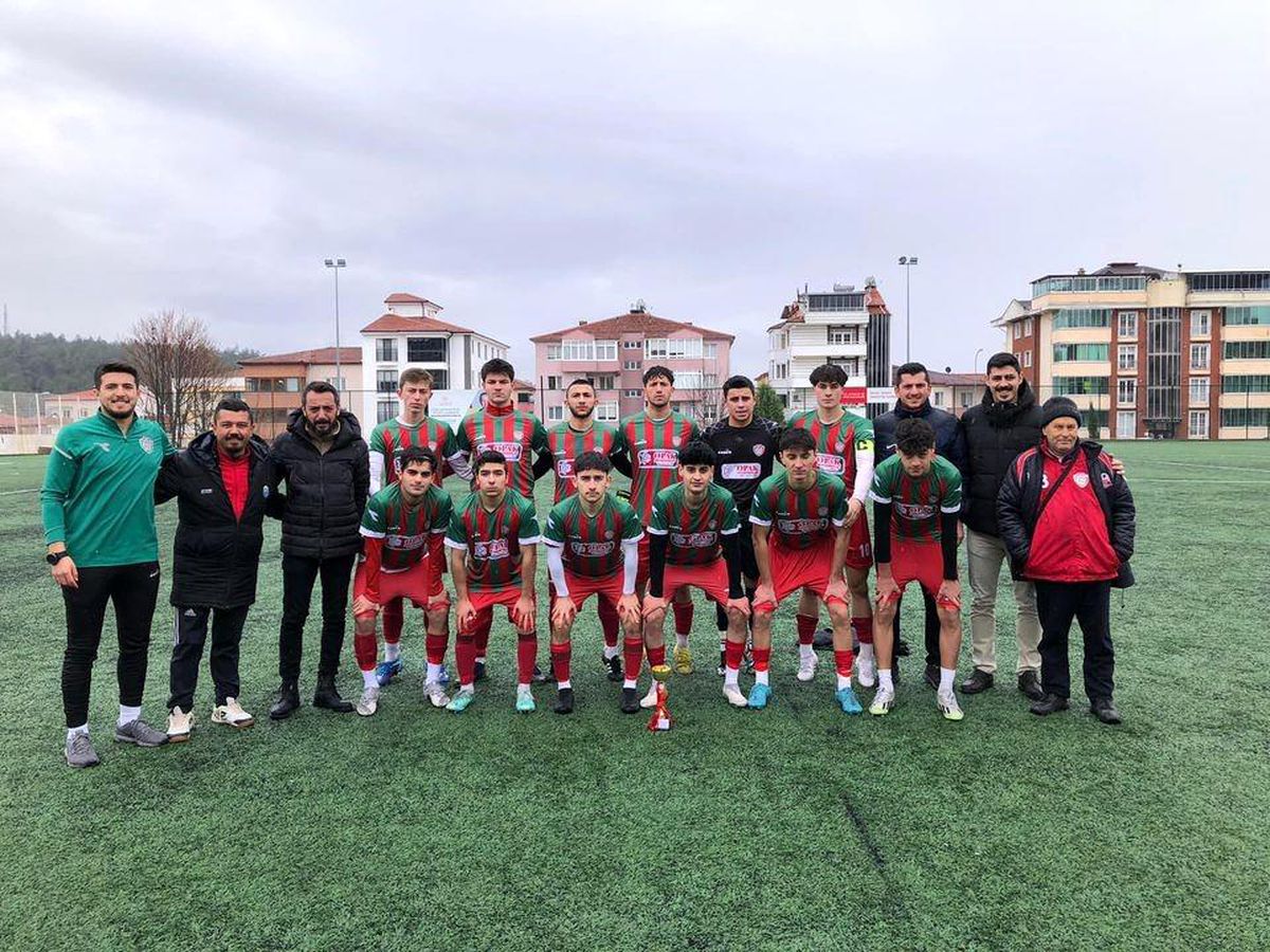 1308 Osmaneli Belediye Spor U-18 Gençler Ligi\'nde şampiyon oldu