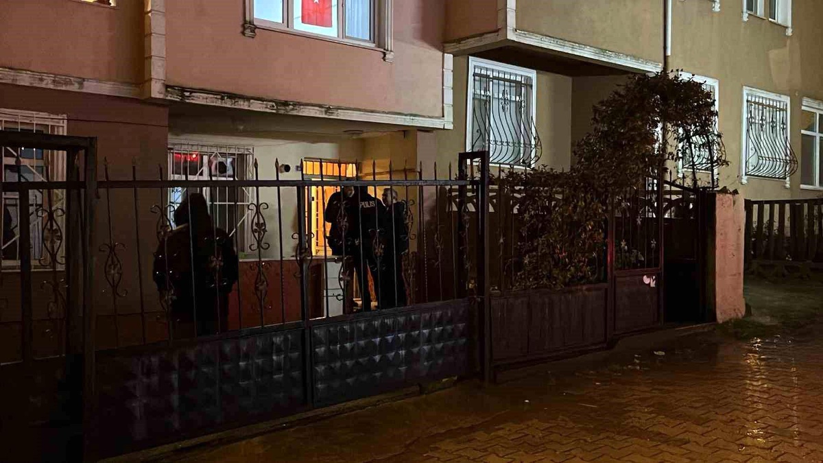 Kocaeli Derince\'de Bulaşık Makinesi Yangınında Hasar Oluştu