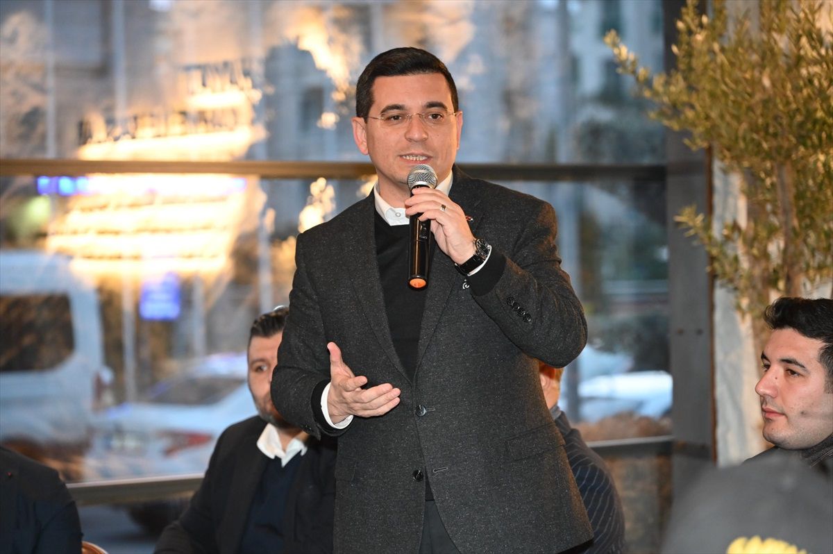 Cumhur İttifakı\'nın Antalya Büyükşehir Belediye Başkan Adayı Hakan Tütüncü, gençlerle buluştu
